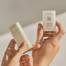 Beauty of Joseon Matte Sun Stick: Mugwort + Camellia 18g (SPF50+ PA++++) image 6